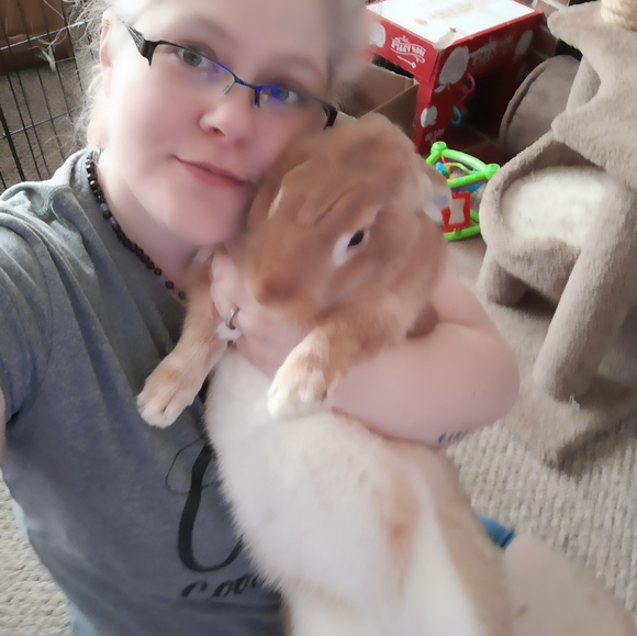 Meet your Posher, Jess - Picture 2 of 3